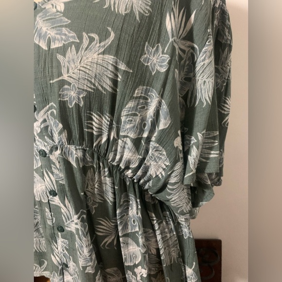 Lush Flutter Sleeve Top Olive Green XXL - Picture 12 of 15